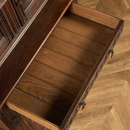 Alfred Allen コートカップボード