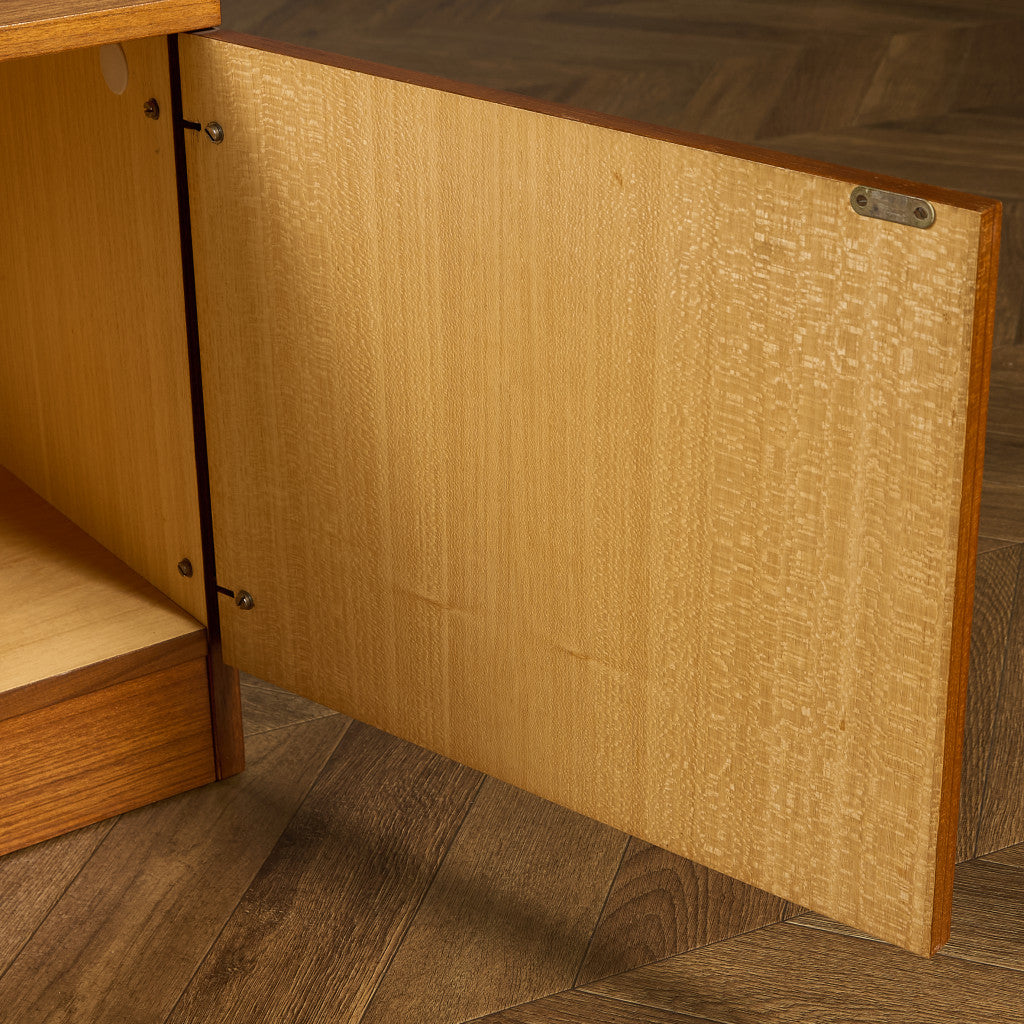 英国 ヴィンテージ キャビネット