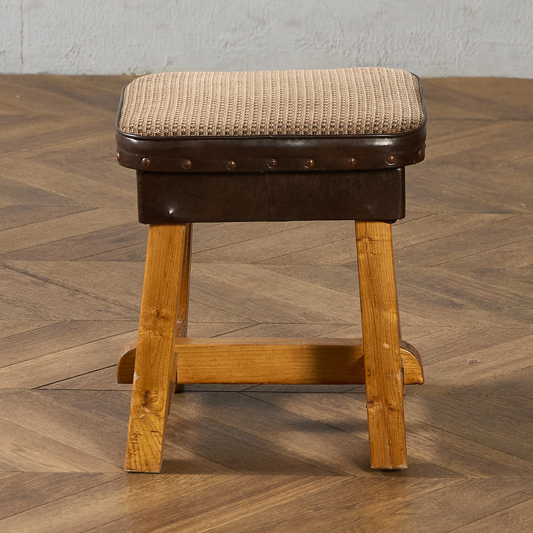 英国 クラシック スツール #96658 – camori ヴィンテージ家具・北欧
