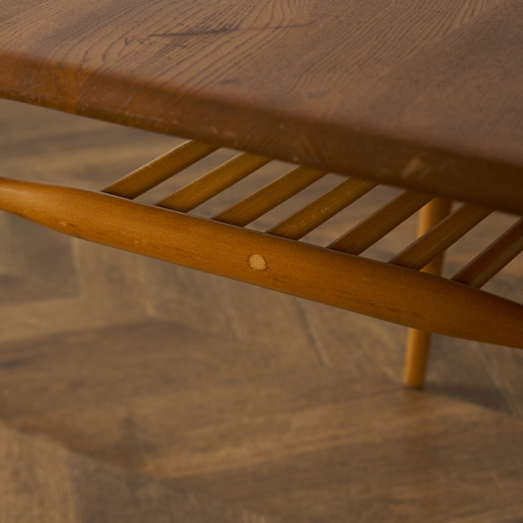 ブレックファストテーブル