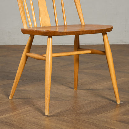 スワンバックチェア ラウンドメタルラベル