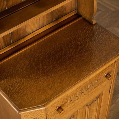 L. Marcus Ltd.  ウェルシュドレッサー 食器棚