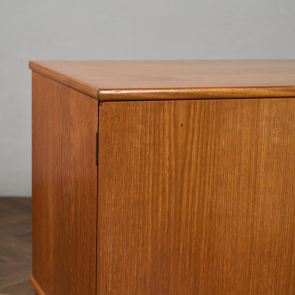 イギリス ヴィンテージ サイドボード