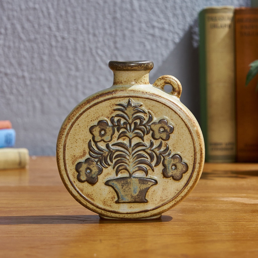 With a grip round Vase