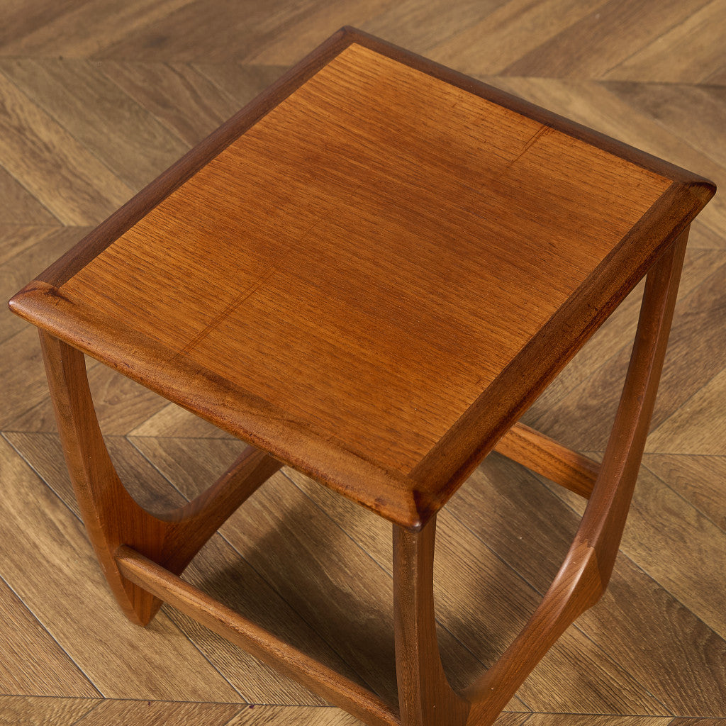 Astro タイルトップ ネストテーブル