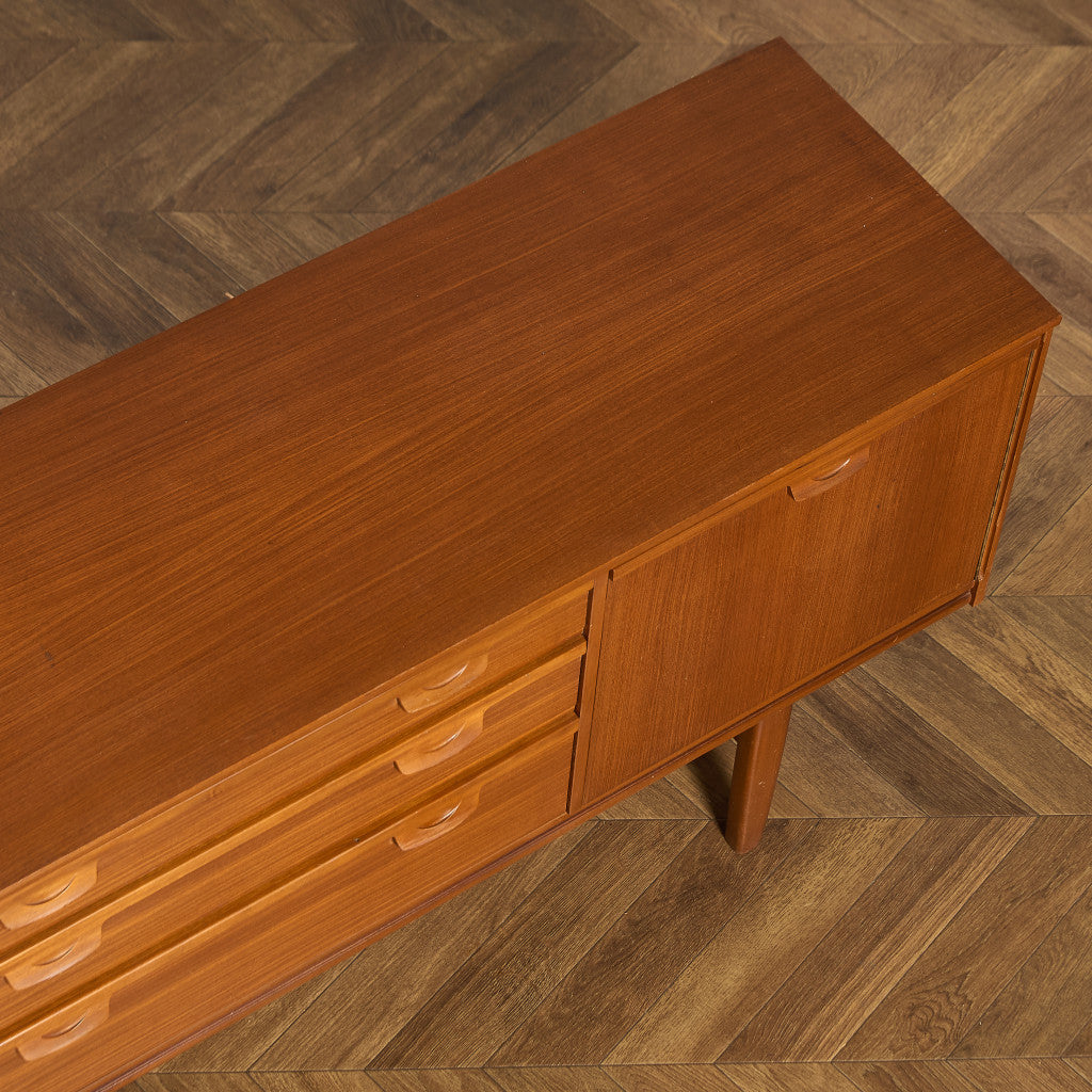 イギリス ヴィンテージ サイドボード カップボード