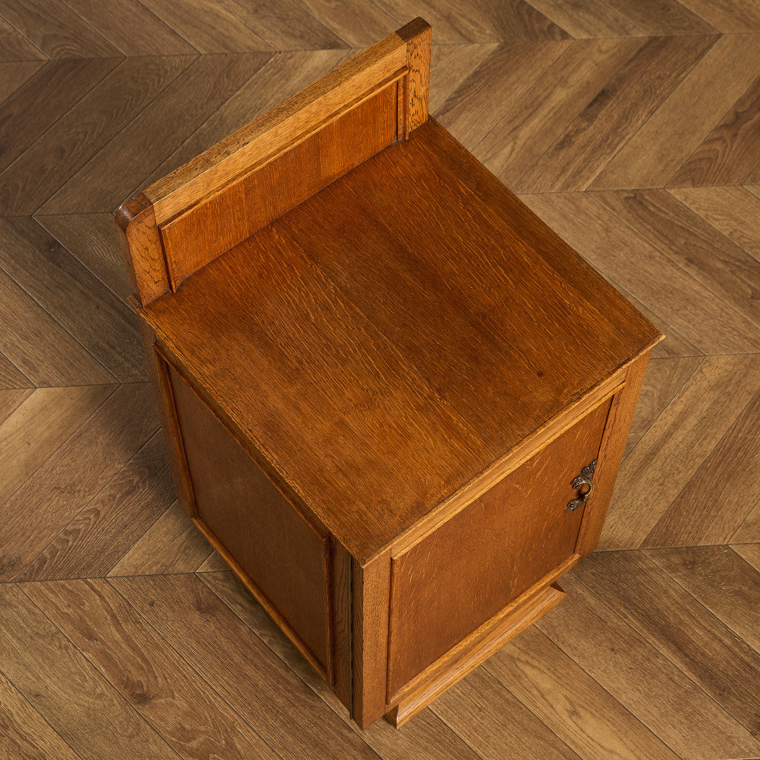 英国 クラシック ベッドサイド キャビネット