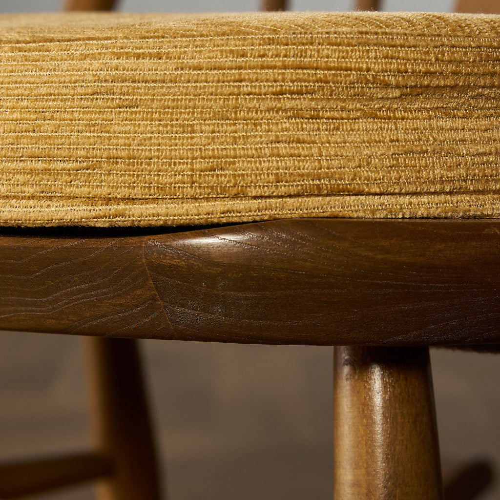 ヴィンテージ スワンバック ロッキングチェア ラウンド型メタルラベル