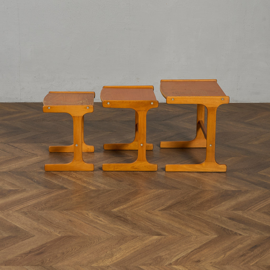 ルーマニア製 ヴィンテージ ネストテーブル