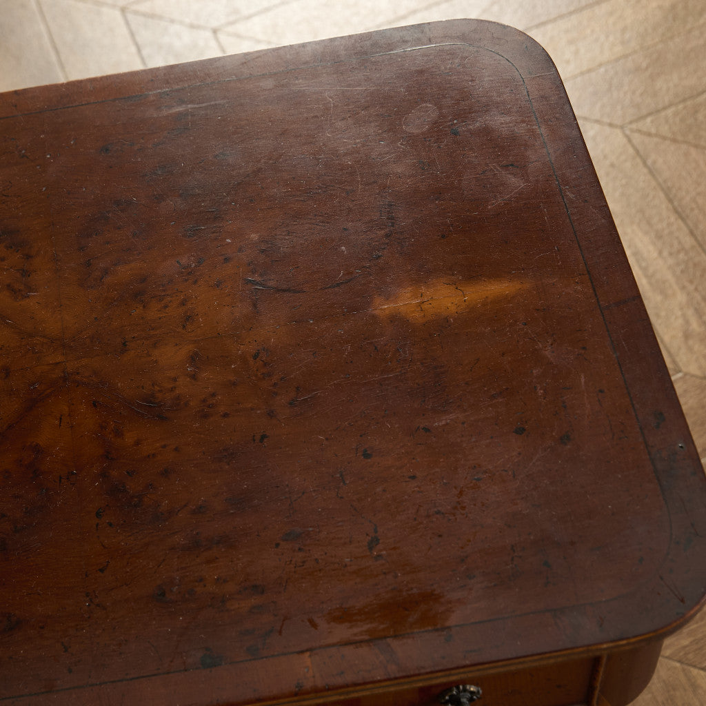 サイドテーブル