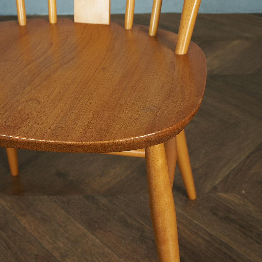 シスルバックチェア / ラウンドメタルラベル