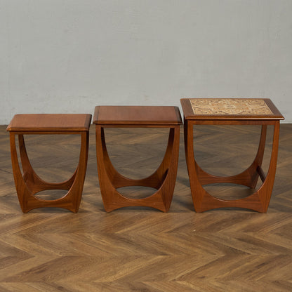 Astro ヴィンテージ タイルトップ ネストテーブル (3552D)