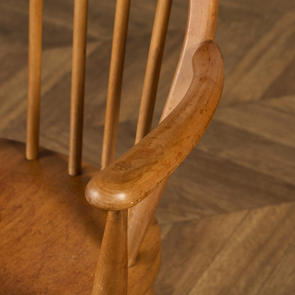 フープバックアームチェア