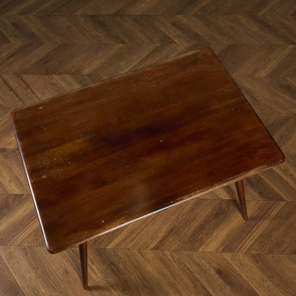 ブレックファストテーブル