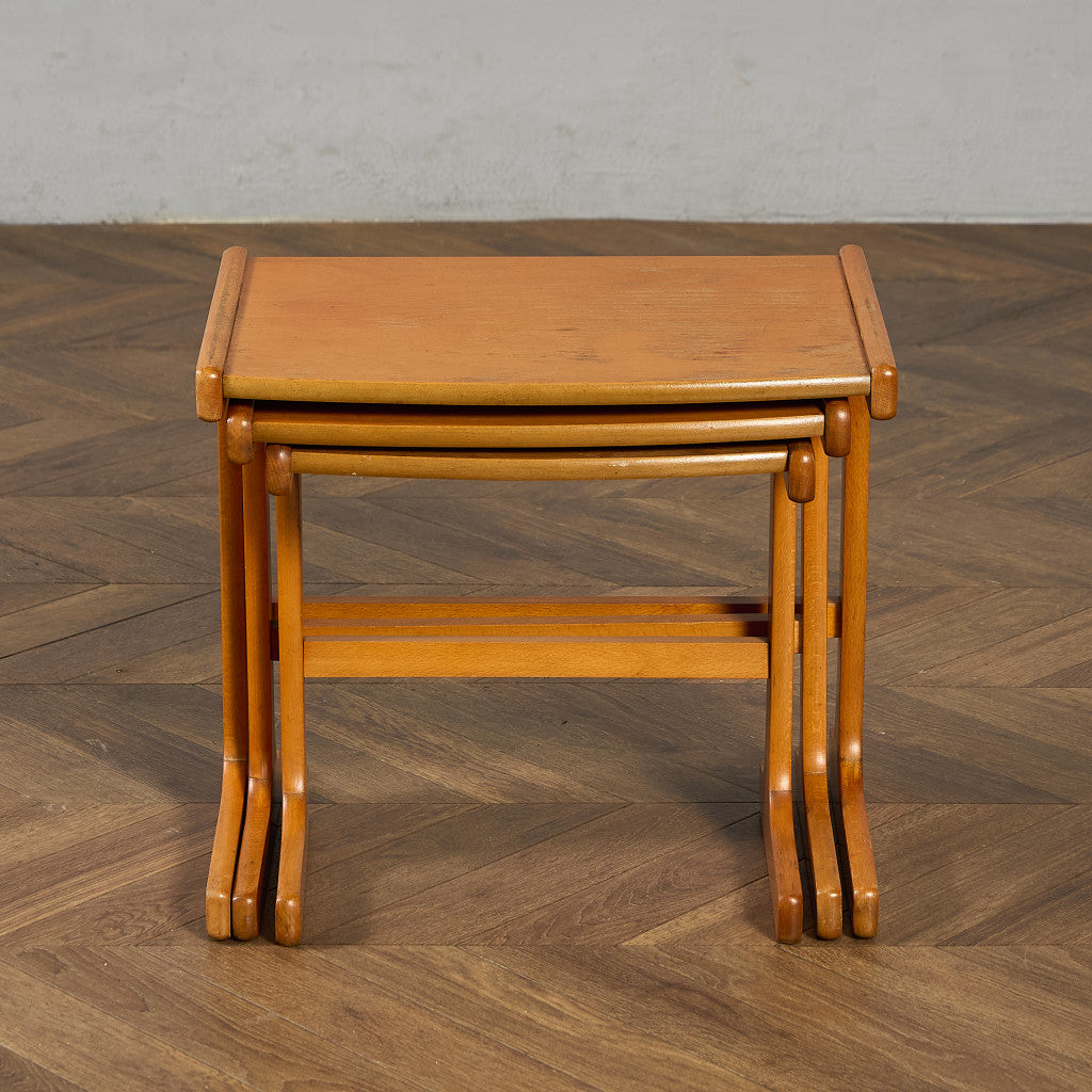 ルーマニア製 ヴィンテージ ネストテーブル