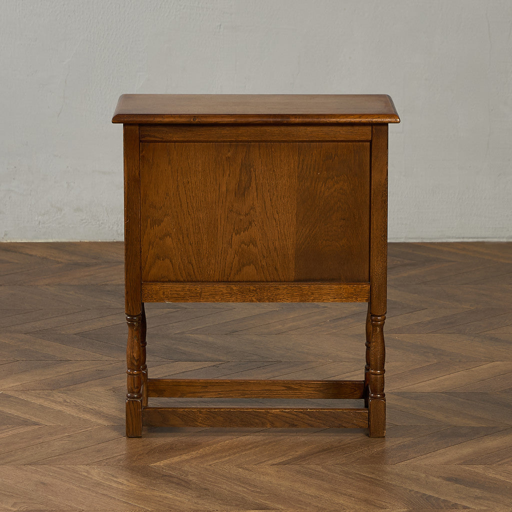 英国 クラシック サイドキャビネット サイドテーブル