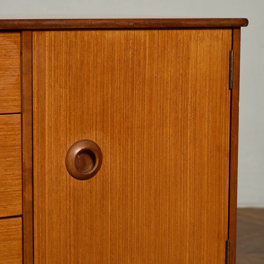 イギリス ヴィンテージ サイドボード