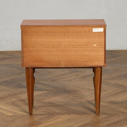 英国 ヴィンテージ ベッドサイドキャビネット