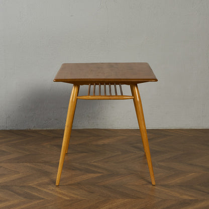 ブレックファストテーブル