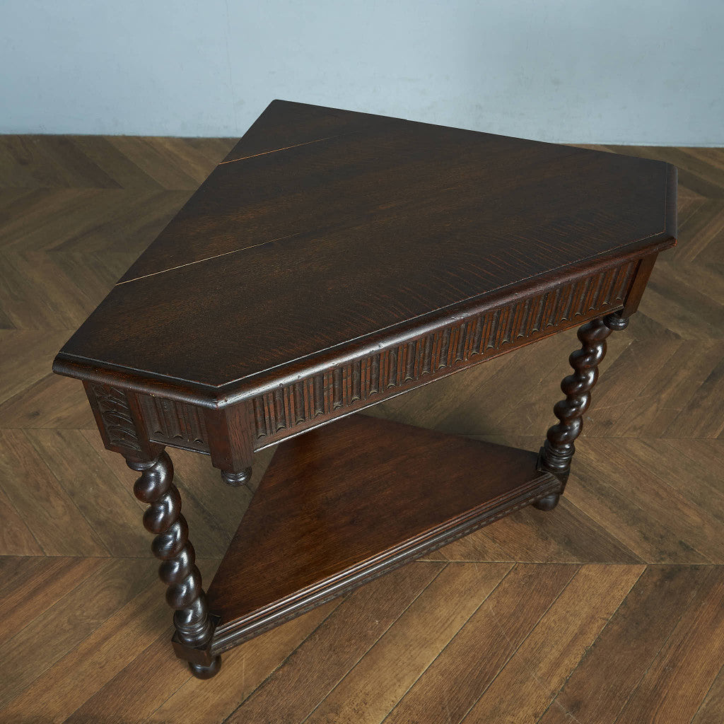 British classic corner table #84653