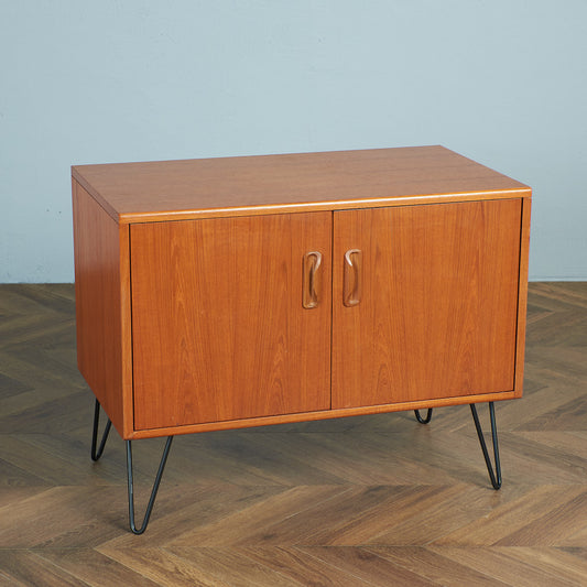 Fresco サイドキャビネット / カスタム アイアンヘアピンレッグ