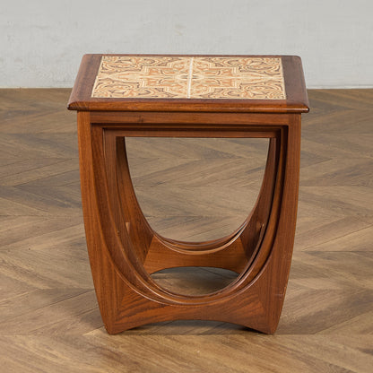 Astro タイルトップ ネストテーブル