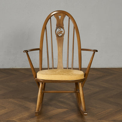 ヴィンテージ スワンバック ロッキングチェア ラウンド型メタルラベル