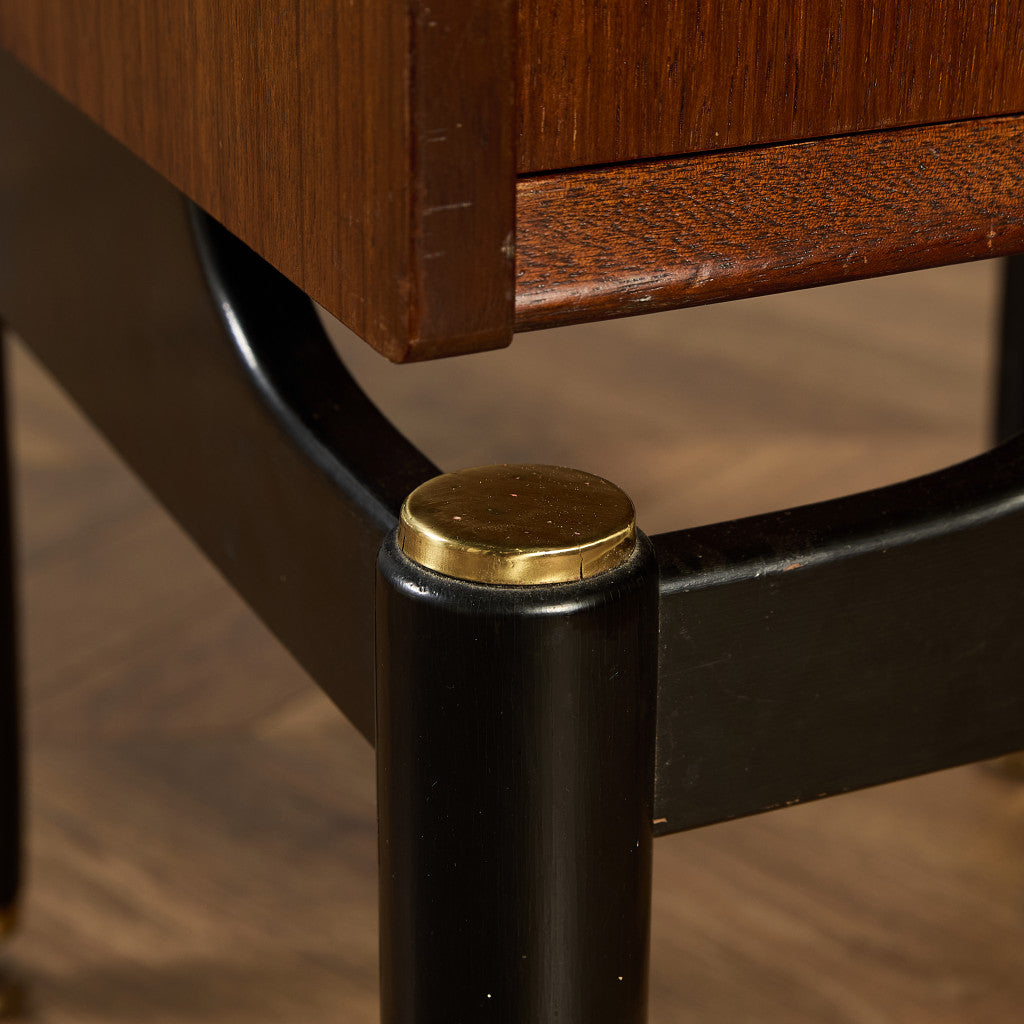 Tola&black ベッドサイドテーブル 206