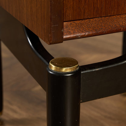 Tola&black ベッドサイドテーブル 206