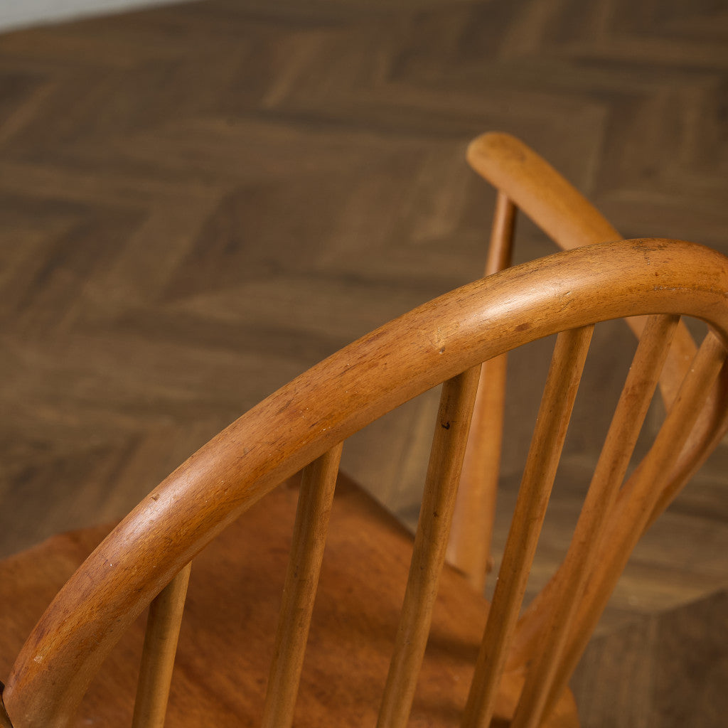 フープバックアームチェア