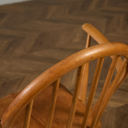 フープバックアームチェア