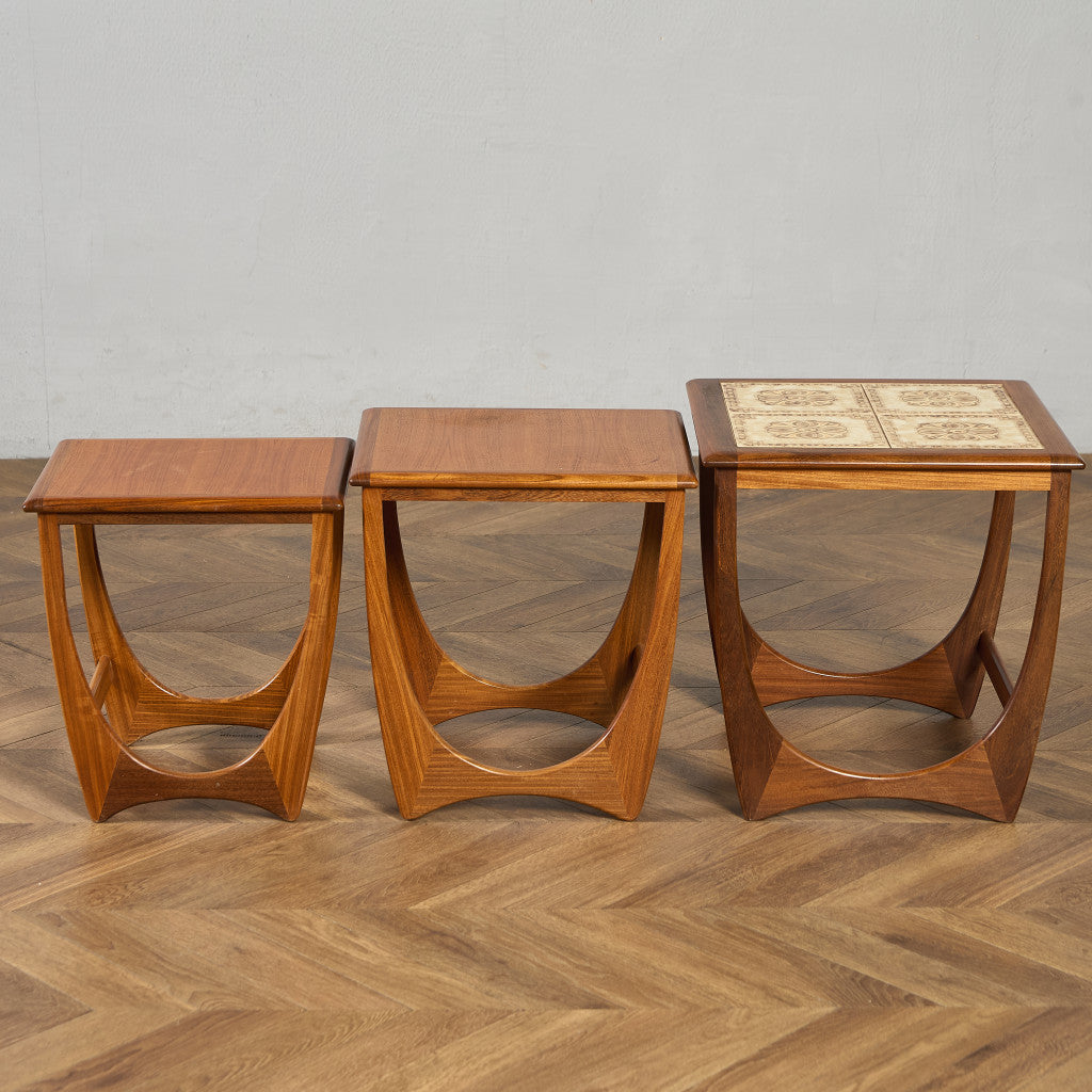 Astro セラミックタイルトップ ネストテーブル