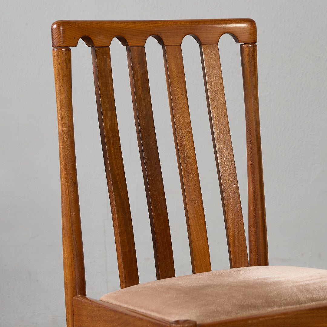 スラットバックチェア