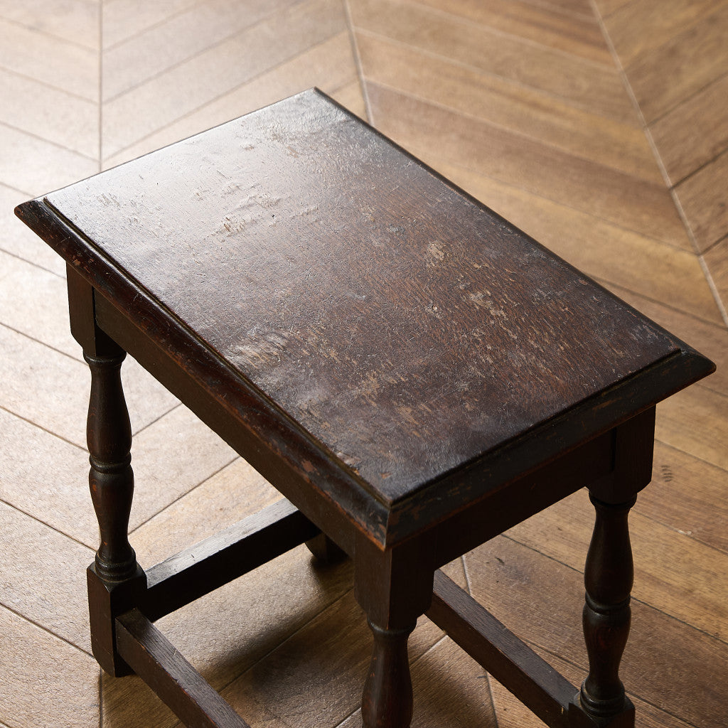 サイドテーブル