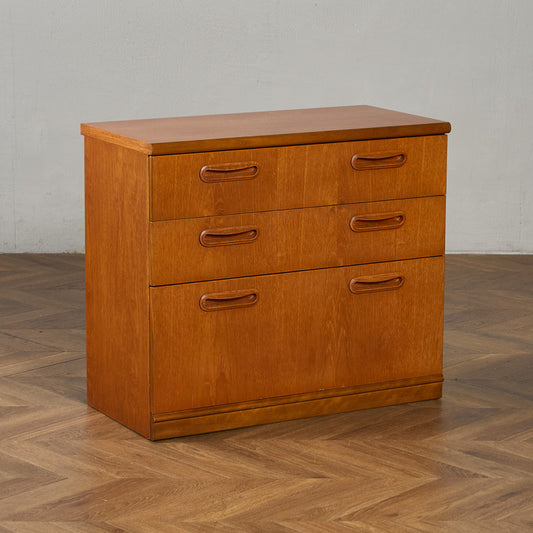 ヴィンテージ 3段チェスト