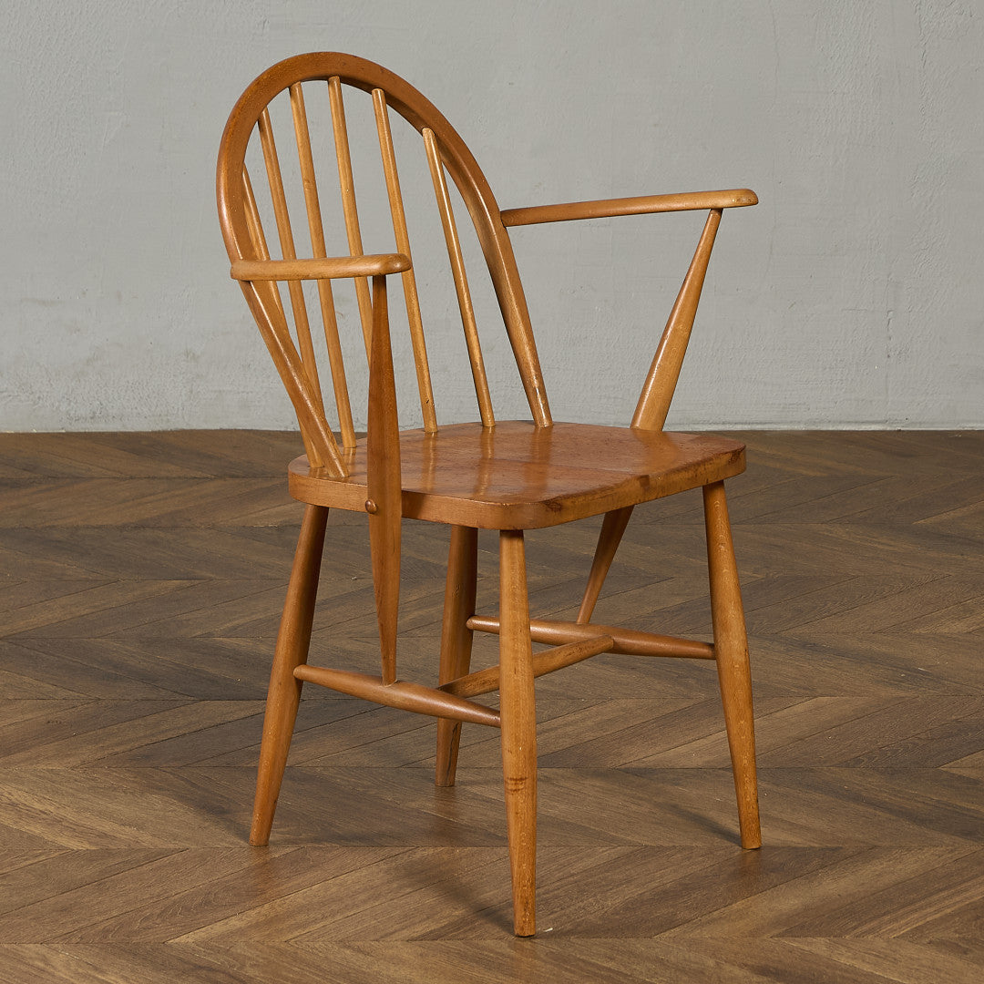 フープバックアームチェア