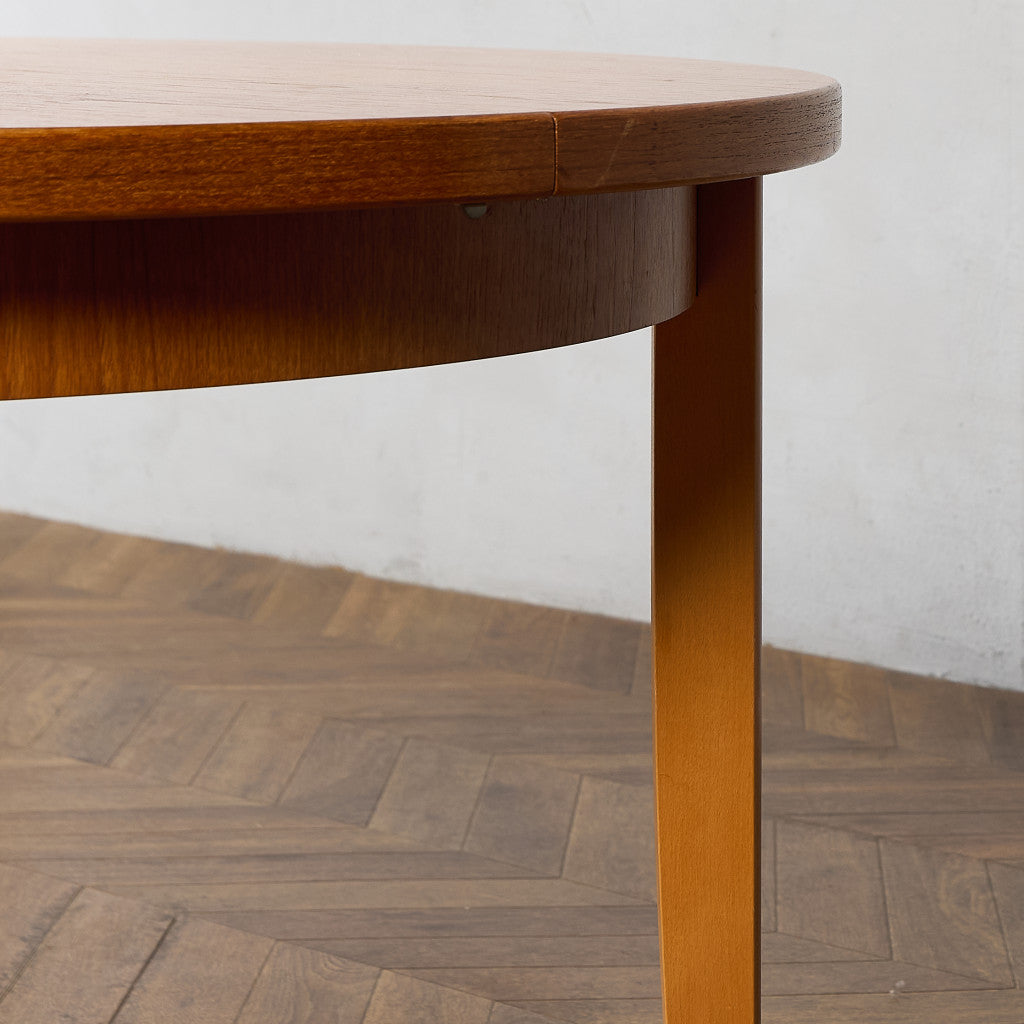 旧東ドイツ ヴィンテージ ラウンド ダイニングテーブル #95593