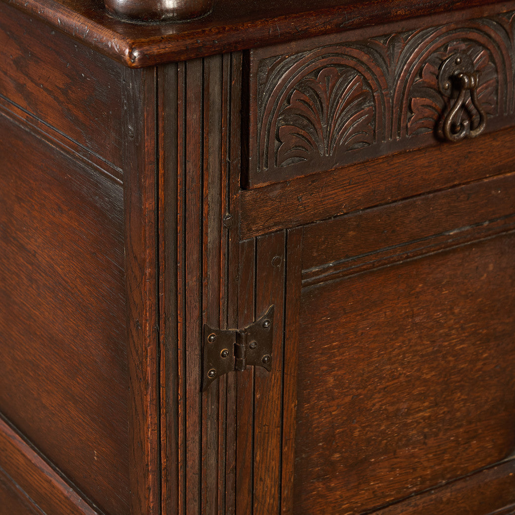 Alfred Allen コートカップボード