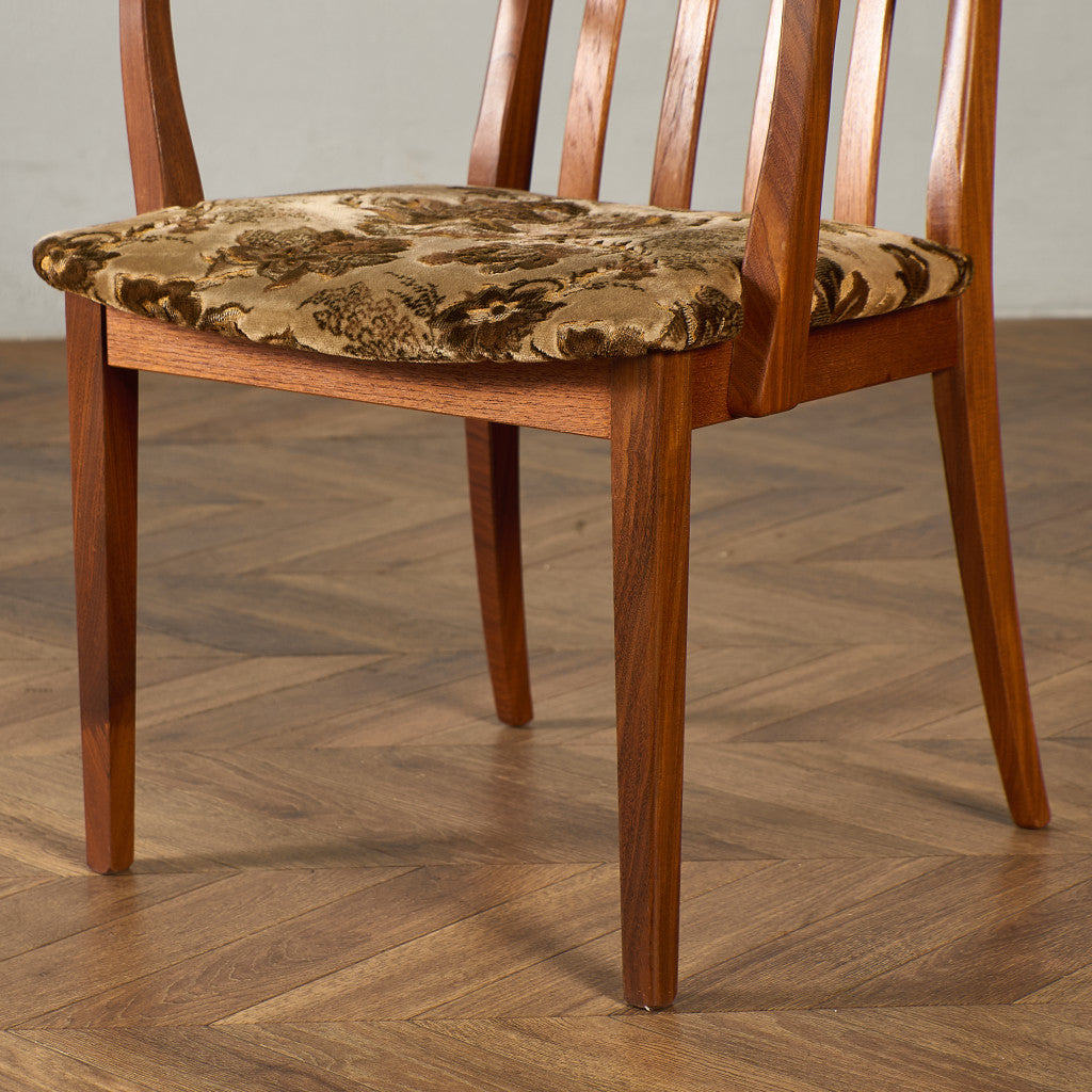 スラットバックチェア