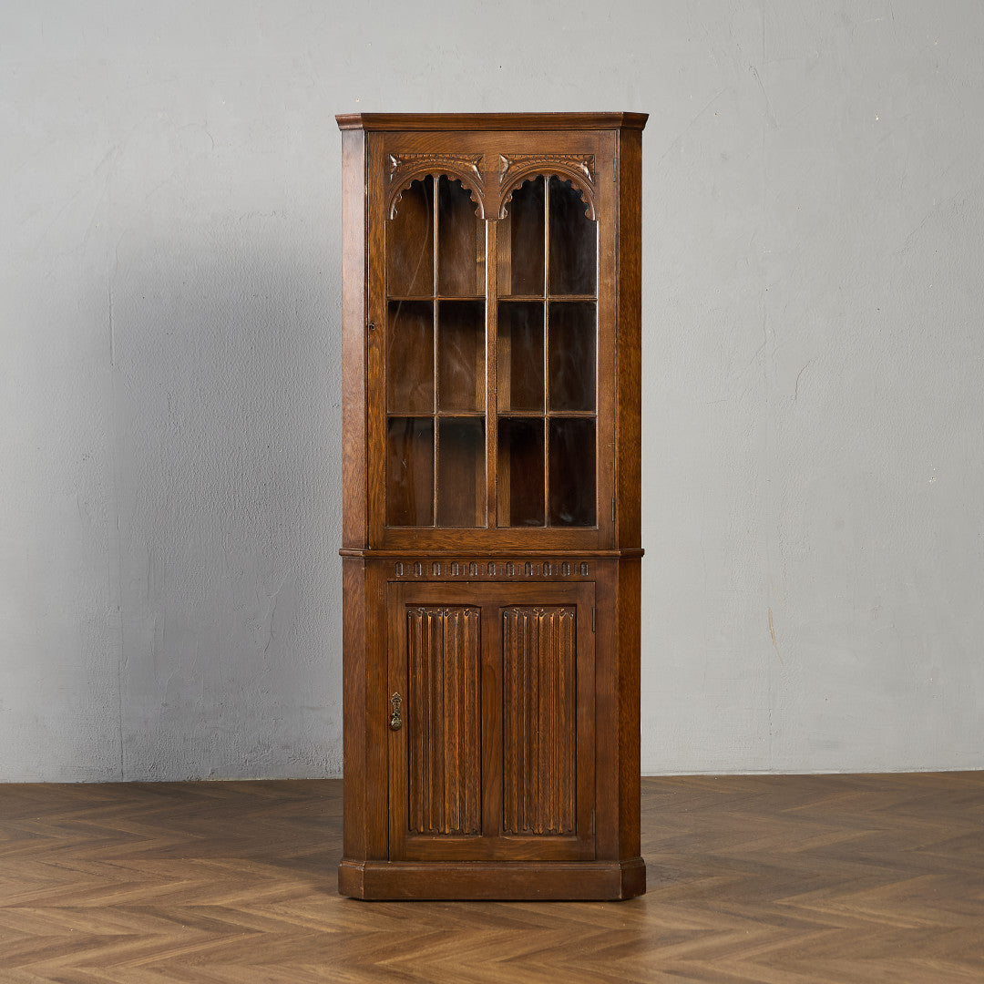 英国 クラシック オーク コーナーキャビネット