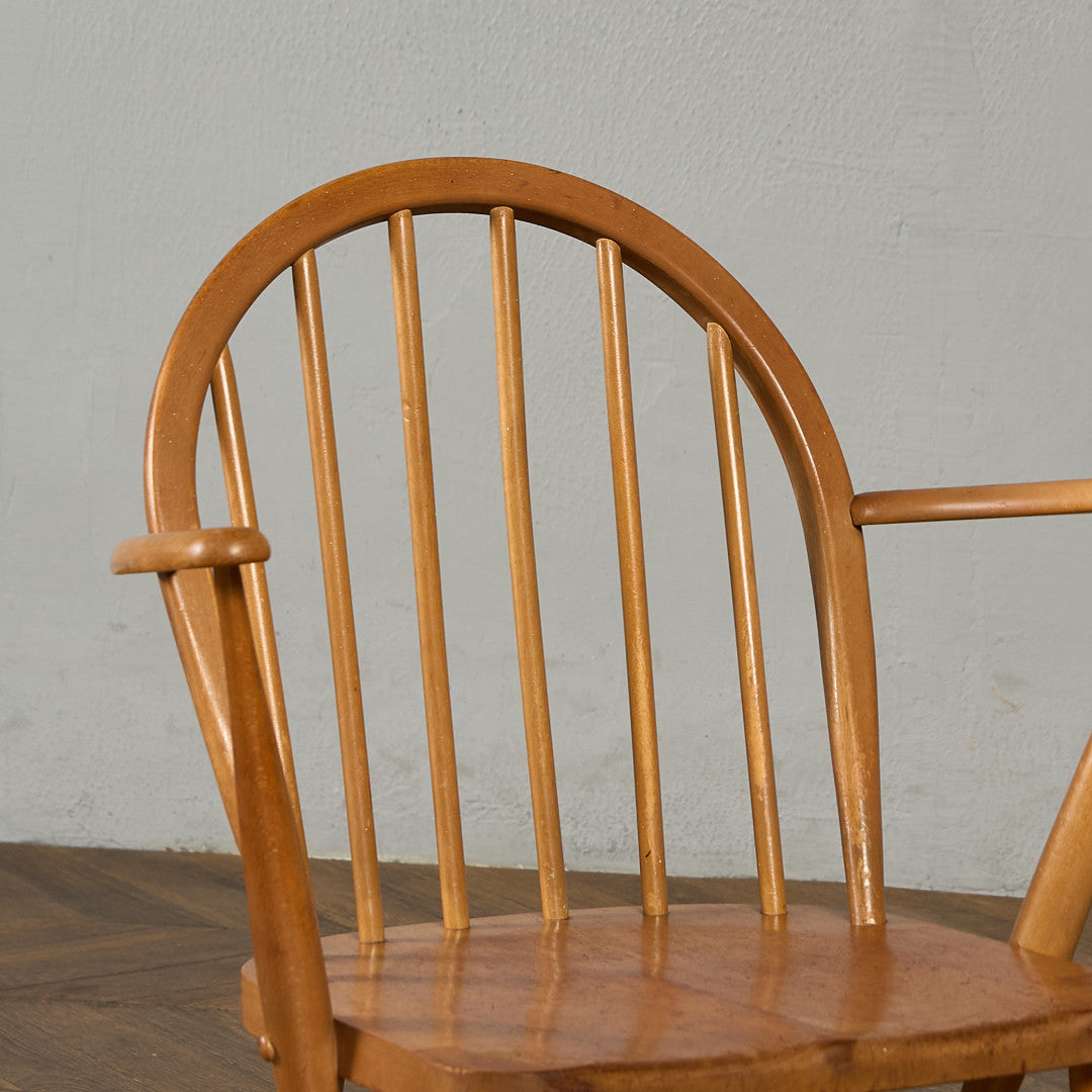 フープバックアームチェア