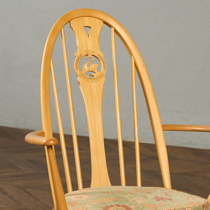 ヴィンテージ スワンバック ロッキングチェア ラウンド型メタルラベル