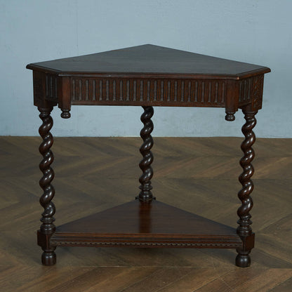 British classic corner table #84653