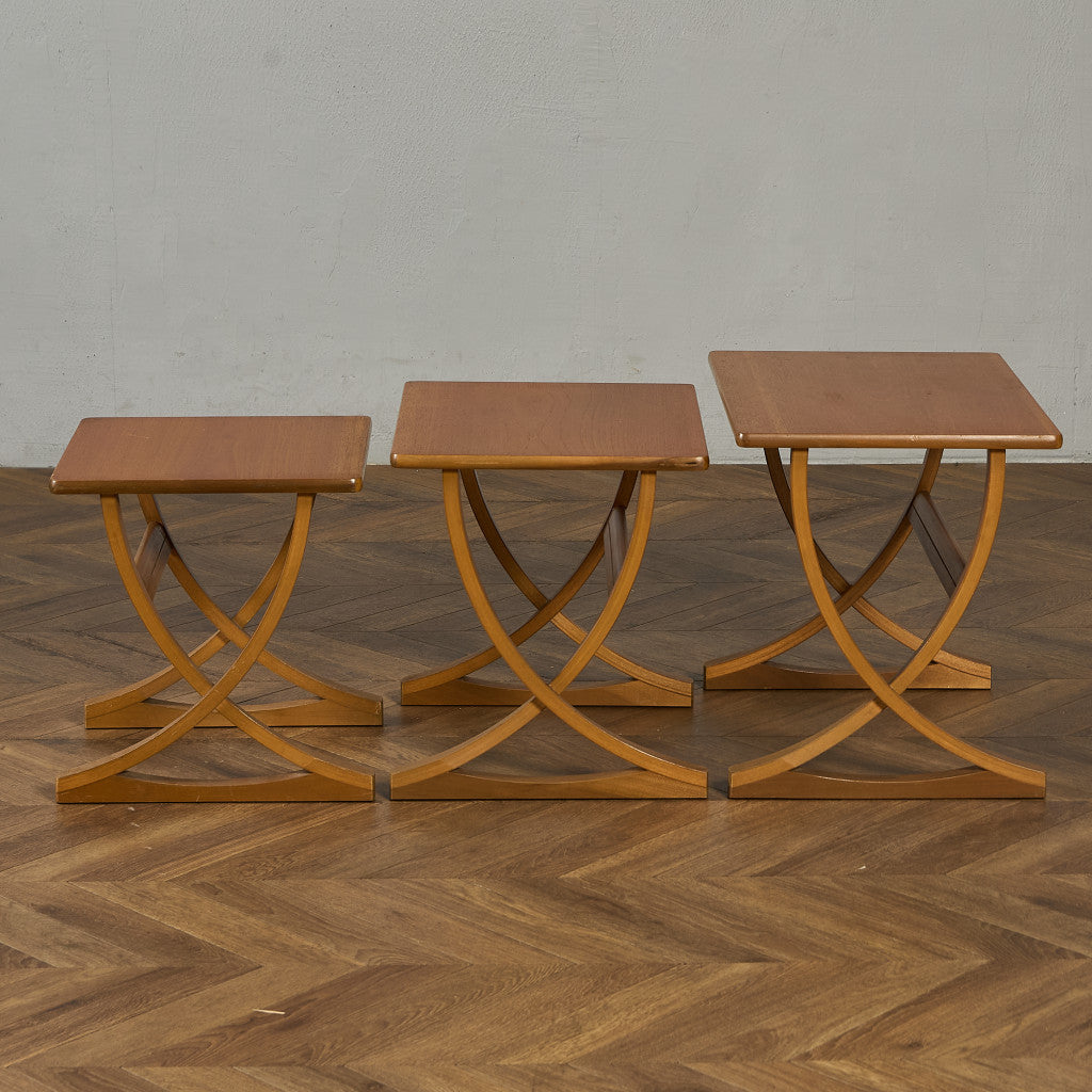 ネストテーブル