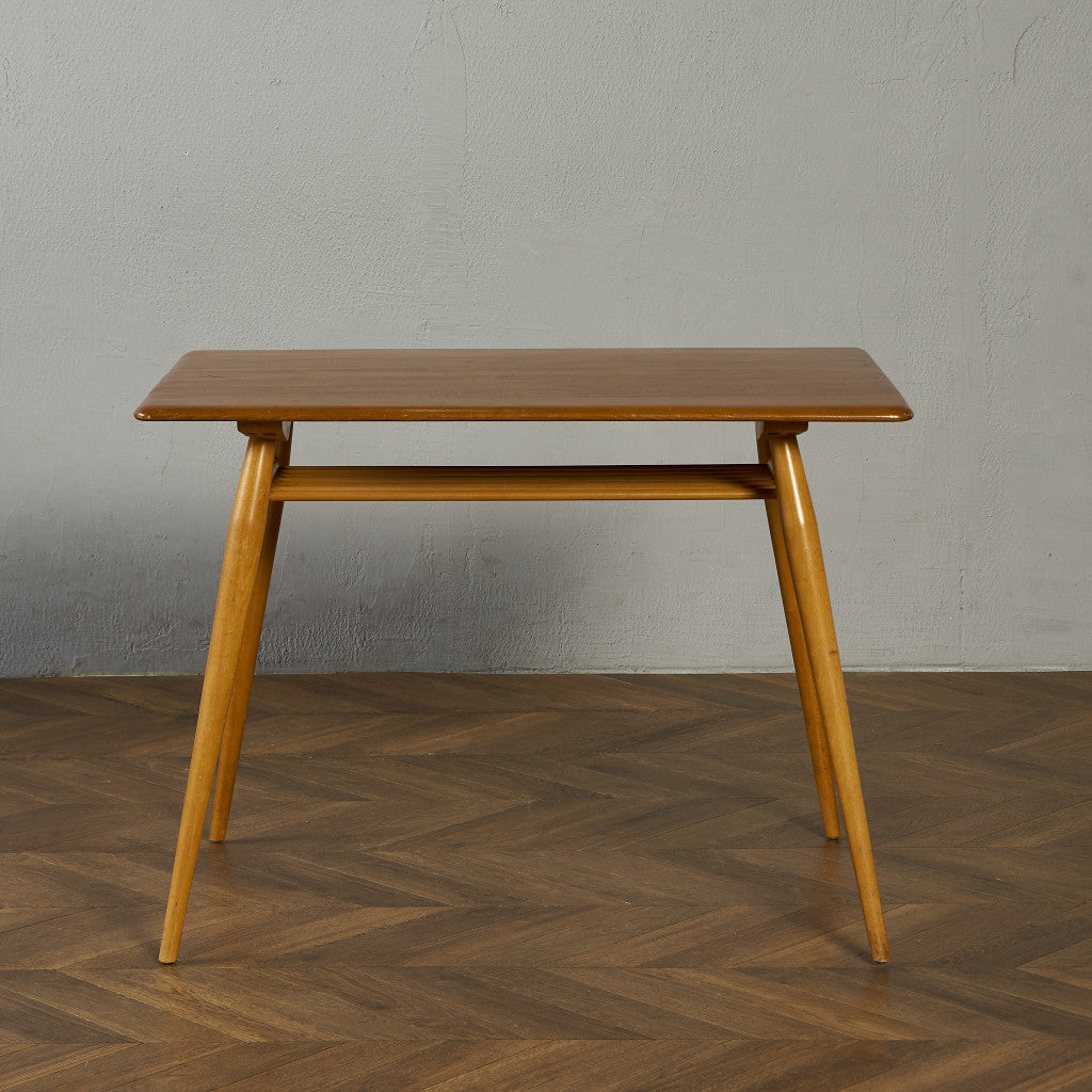 ブレックファストテーブル