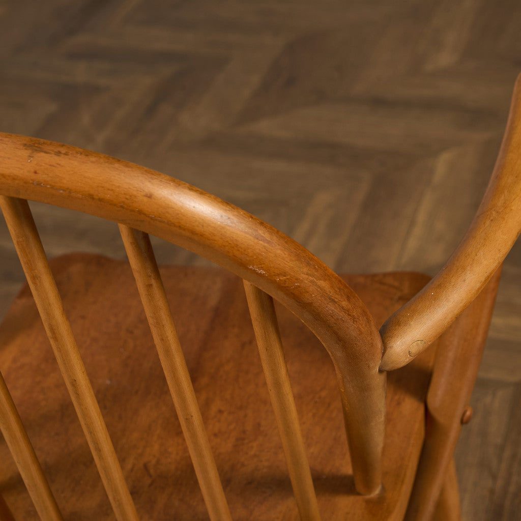 フープバックアームチェア