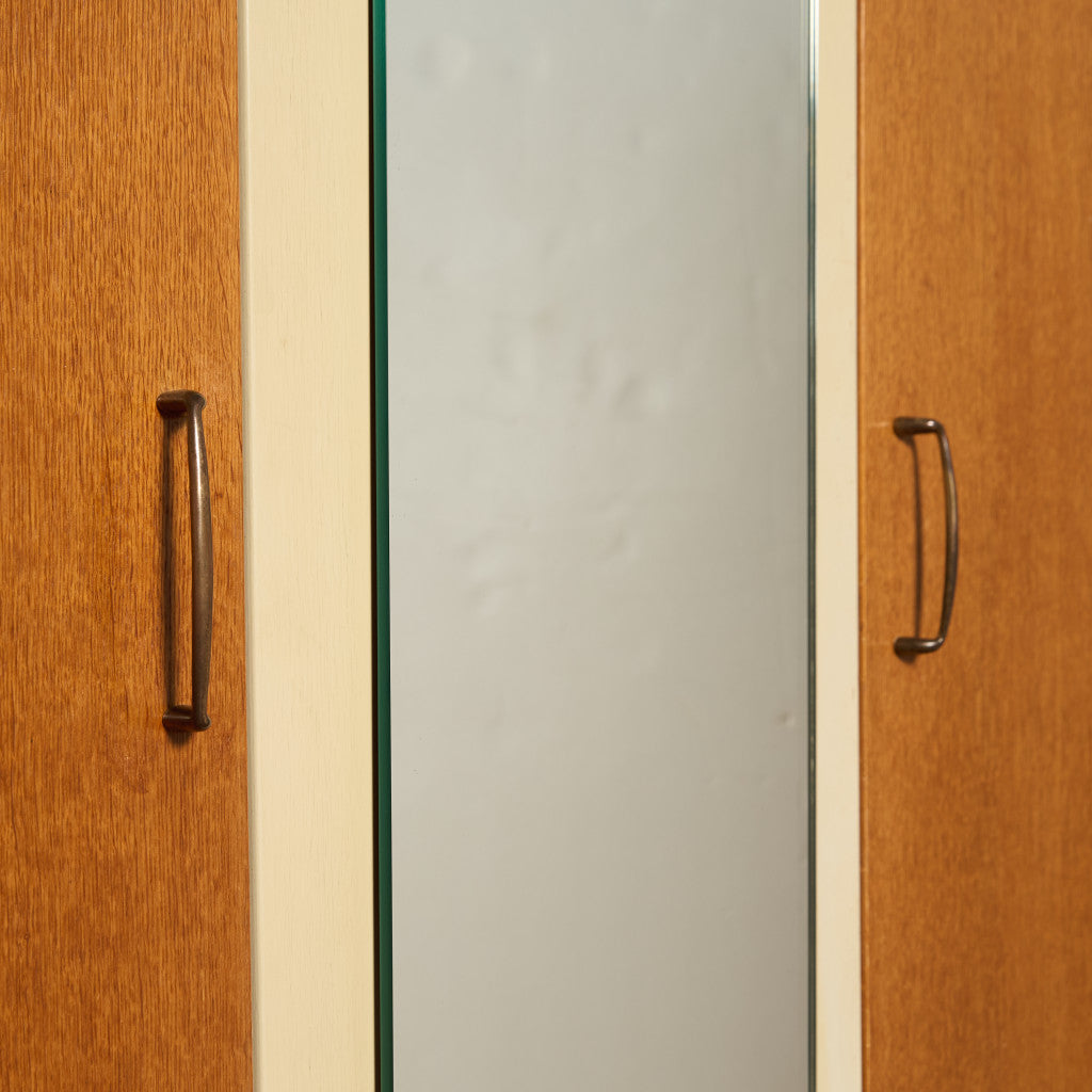 Chinese white ヴィンテージ 3ドア ワードローブ 初期ゴールドラベル