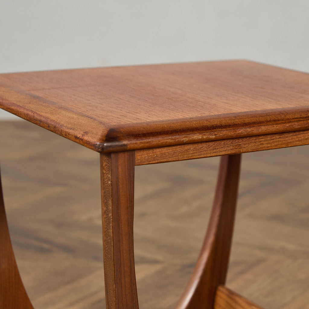 Astro タイルトップ ネストテーブル