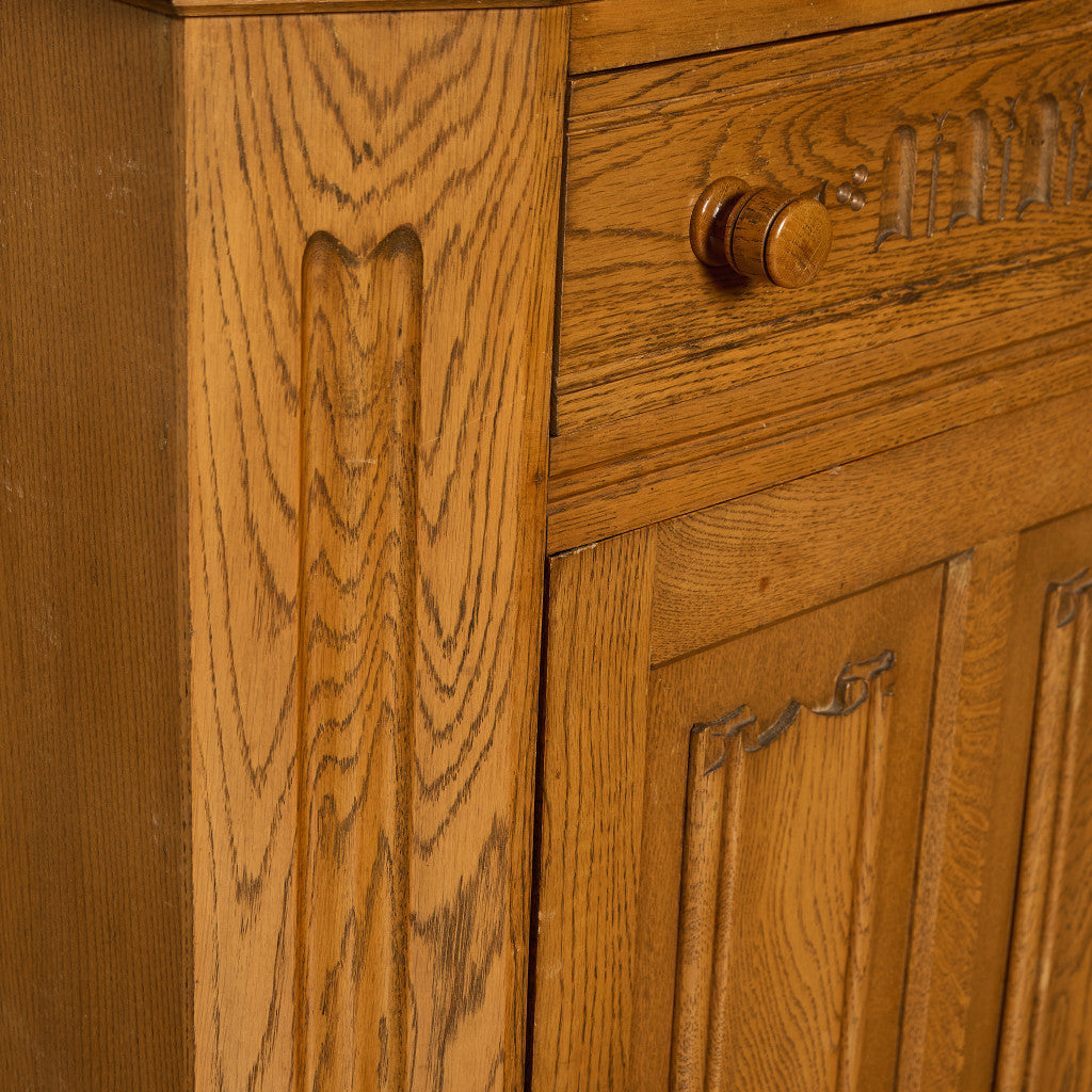 L. Marcus Ltd.  ウェルシュドレッサー 食器棚