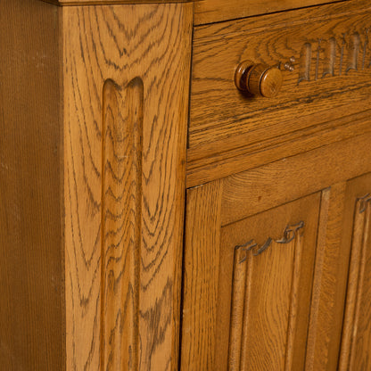 L. Marcus Ltd.  ウェルシュドレッサー 食器棚